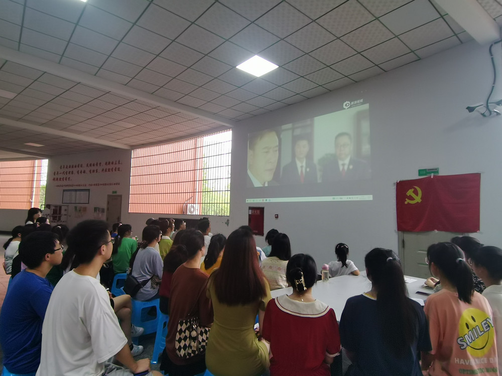 新葡萄88805官网学生党员二支部开展“廉政教育”观影活动1_副本.jpg 新葡萄88805官网学生党员二支部开展“廉政教育”观影活动1_副本.jpg